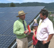 Vater Pesch zu MDL Pix: "Wenn mein Sohn (Bildmitte) mal so alt ist wie ich, gibts kein Gas und �l mehr"