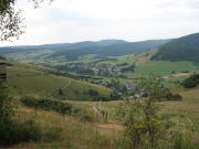 Blick vom Krunkelbachweg nach S�dosten auf Bernau-Oberlehen am 28.7.2006 