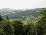 Blick vom Bertholdsbrunen am Krunkelbachweg nach S�dwesten auf Bernau-Hof