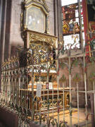 Dreik�nigsaltar hinter Gittern im Chorumgang am 13.7.2006