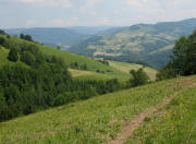 Blick vom Schwammboden vor K�sern nach Nordosten �bers Wiesental auf Fr�hnd und Ehrsberg am 13.6.2006