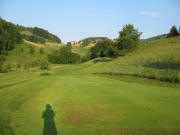 Blick nach Westen �ber den Golfplatz hoch nach Entenschwand am 13.6.2006
