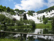 Blick nach Norden �ber den Dobelweiher hoch zum Schniederlihof (oben rechts) am 2.6.2006
