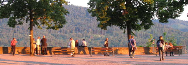 Blick nach Süden über den Kanonenplatz am 8.6.2006 um 19 Uhr 