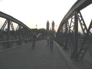 Blick über die Wiwili-Brücke nach Westen zur Stühlingerkirche am 14.6.2006 um 21 Uhr