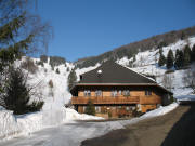 Blick �ber den Dobelhof nach Nordwesten zum Rotlache-Skilift am 20.3.2006