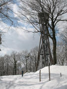 Blick nach Westen zum Aussichtsturm auf dem Schlo�berg am 5.3.2006
