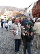 Katharina Ganter-Fraschetti mit der Sammelb�chse zur Turmsanierung