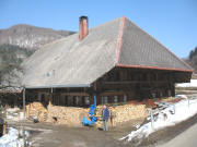 Herr Ortlieb vor seinem sch�nen Bauernhof am 20.3.2006