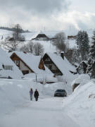 Blick nach S�dwesten �ber die Alpersbacher Strasse hoch zum Ospelehof am 7.3.2006