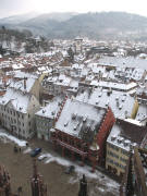 Blick �ber Oberkirch, Kaufhaus und Wentzinger Haus  (von rechts) zum Schwabentor am 12.3.2006