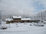 Blick nach Norden am 5.3.2006 �ber den zugeschneiten Parkplatz  zum Bahnhof Littenweiler 