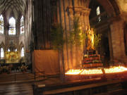 Annenaltar am Vierungspfeiler rechts - verh�llt am 29.5.2006