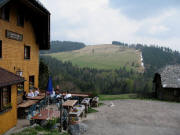 Blick von der Terrasse der Erlenbacher Hütte nach Südosten zum Ahornkopf am 6.5.2006