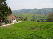 Blick �bers Hotzeng�tchen nach Norden auf Horben zum Kybfelsen am 3.5.2006