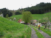 Blick nach Südwesten über den Kappbauernhof zum Kamelberg am 1.5.2006