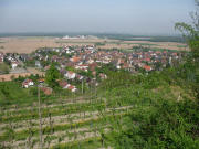 Blick vom Tuniberg-Westweg nach S�dwesten auf Niederrimsingen am 4.5.2006
