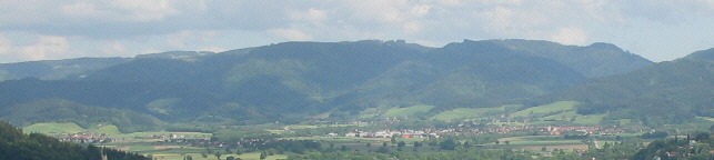 Tele-Blick vom Schlossbergturm nach Osten ins Kirchzartener Becken am 19.5.2006