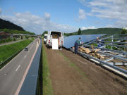 Blick nach Westen auf der B31 - Fa Winterhalter erstellt das Stahlger�st
