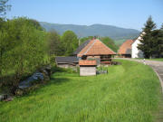 Blick nach Westen zum Leibgeding (Mitte) neben dem Winterhalterhof rechts) am 11.5.2006