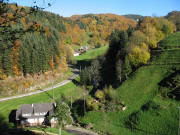 Blick nach Norden vom Sträßchen hoch zum Bittersthof nach St.Ulrich - ganz oben rechts Geierstnest