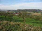 Blick vom Nordende der Hochburg am 6.11.2006 nach Westen zum Landwirtschaftlichen Gut