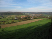 Blick von der Ruine Hochburg nach Nordwesten �ber Gut Hochburg nach Maleck am 6.11.2006