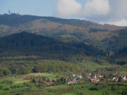 Tele-Blick vom Steinenkreuzle nach Nordosten �ber Schallsingen zum Blauen am 2.11.2006