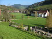 Blick nach Osten �ber Friedhof und Kirche von Eschbach am 30.10.2006