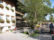 Blick nach Norden zur Terrasse vor dem Raimartihof am 9.10.2006