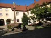 Blick nach Nordosten im Klosterhof am 5.10.2006 - rechts Tourist Info