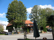 Blick nach Osten von der Goldenen Krone zum Gasthaus/Pension R��le am 5.110.2006