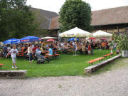 Blick nach Norden im Innenhof beim Hoffest am 10.9.2996