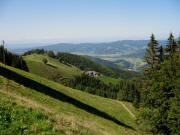 Blick kurz hinterm Rotecksattel nach Westen �ber H�fenerh�tte und H�usleberg ins Dreisamtal am 5.9.2006