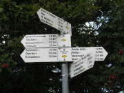 Der super neue Wegweiser des Schwarzwaldvereins am H�ttenwasen am 5.9.2006