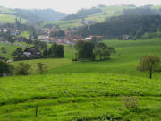 Blick nach S�dwesten vom Berghof �bers Gewerbegebiet St.Peter am Sonntag um 17 Uhr