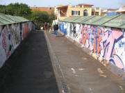 Wiehre-Steg �ber die H�llentalbahn zum Wasserschl�ssle am 28.9.2006 - Blick nach Norden