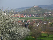 Blick �ber Grunern zum Burgberg Staufen am 10.4.2007