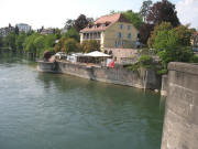 Blick nach Nordwesten von der Rheinbr�cke zu Restaurant Haus Salmegg am 28.4.2007