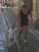 Jogging f�r gro� und klein - auf dem Gehweg und im B�chle 