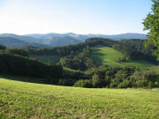 Blick vom Thomasberghof �bers Iben-, Wagensteig- und H�llental zur H�fener H�tte am 26.8.2007