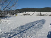 Blick nach Norden vom Ortsausgang Titisee am 21.12.2007 zum B�rkleshof 