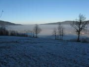 Am 24.12.2007 frühmorgens um 8 Uhr, Blick nach Westen: Nebel über Kirchzarten