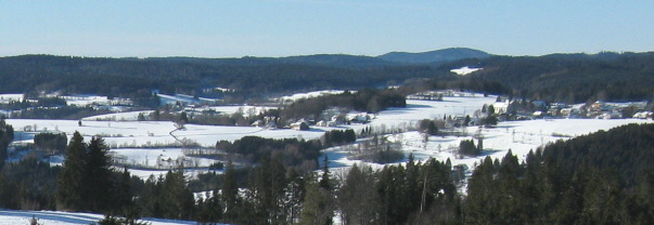 Tele-Blick von H�chenschwand �bers Albtal auf Urberg (rechts) und Schmalenberg (Mitte) am 21.12.2007