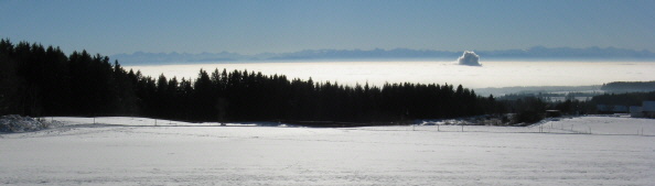 Blick von Höchenschwand nach Süden über Hochrhein-Nebel und AKW-Wasserdampf zu den Alpen am 21.12.2007