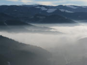 Blick vom Lindenberg �ber Unteribental im Dunst zum Feldberg am 27.12.2007