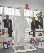 Nikolaus aus Gips der Albert-F�rderschule Ihringen 