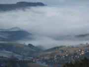 Tele-Blick vom Schauinsland auf Horben im Nebel - rechts die Dorfkirchen am 28.12.2007