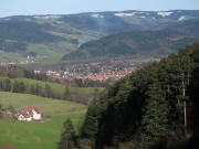 Tele-Blick vom Dietenbach nach Norden �ber Kirchzarten zum Lindenberg bei St.Peter am 9.2.2007