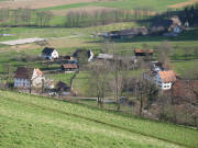 Tele-Blick von der Immi am 9.2.2007 nach Südosten auf Geroldstal mit Schirkenhof (oben rechts) und Trischlershof, Bögelsbacherhof und Gallihof (von links)